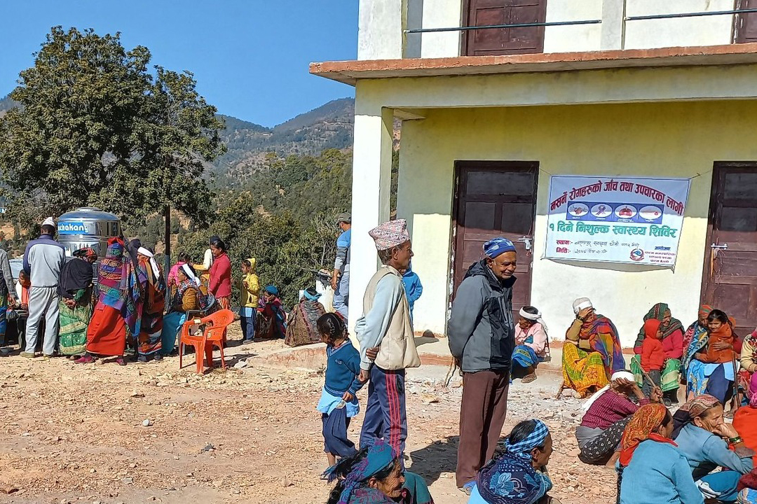 बैतडीको पाटनका तीन वडामा स्वास्थ्य शिविर, ६ सय बढीले  लिए सेवा 